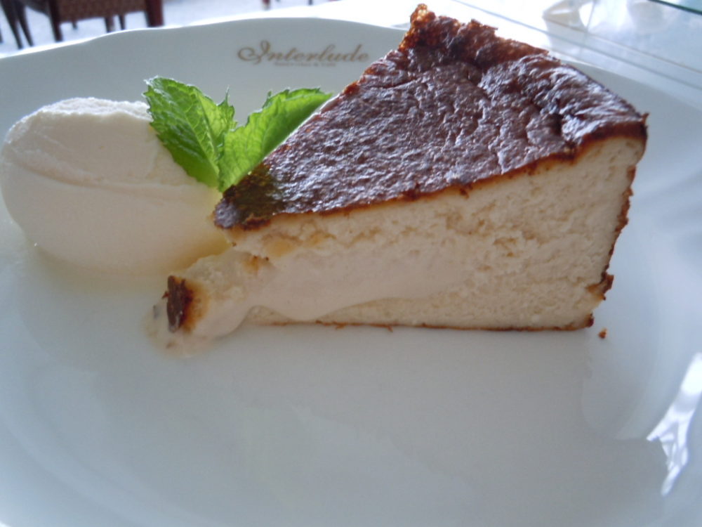 さっく、とろ~り食感バスクチーズケーキ販売開始!!