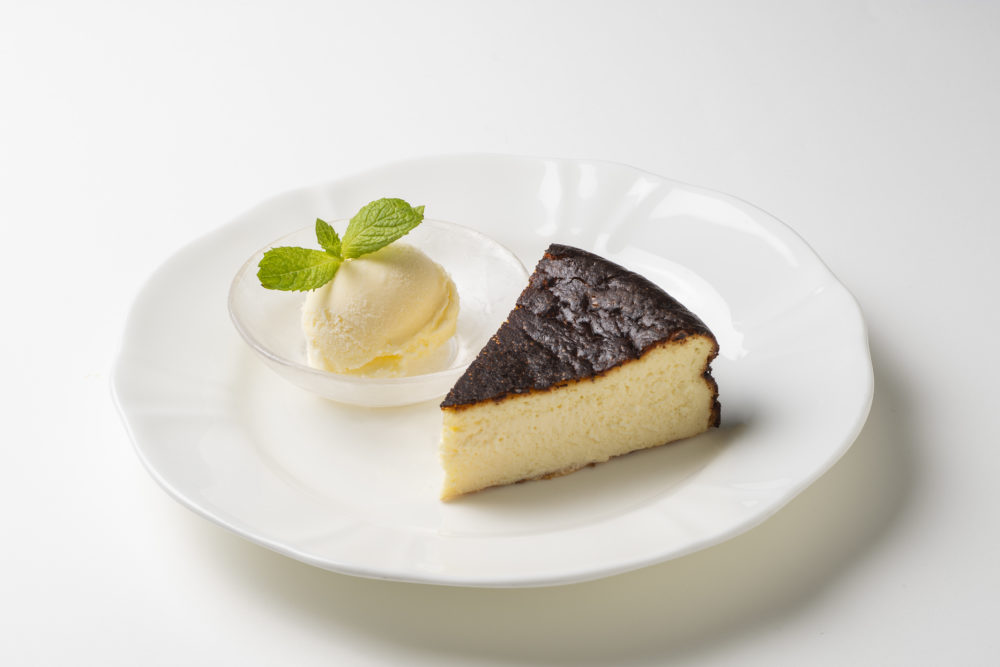 さっく、とろ~り食感バスクチーズケーキ販売開始!!