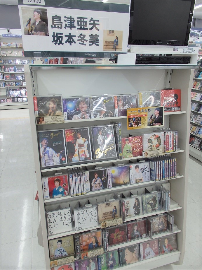 圧巻の歌声で名曲をカバー。島津亜矢『SINGER』シリーズ好評発売中!