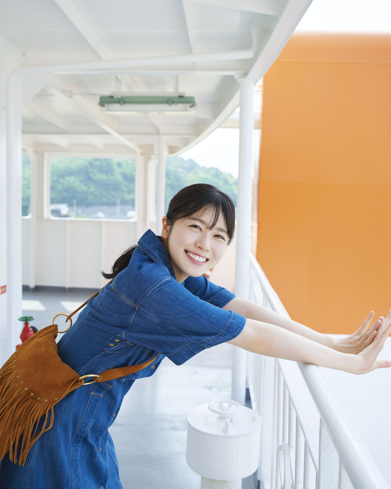日向坂４６丹生明里１ｓｔ写真集